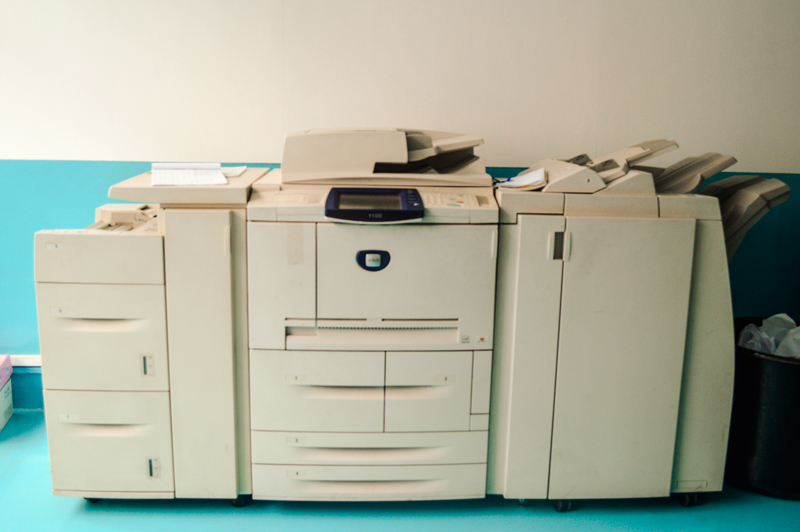 印特麗廣州數(shù)碼快印專注于為客戶提供快速便利的文件印制服務(wù)及數(shù)碼快印相關(guān)衍生服務(wù)，通過(guò)網(wǎng)絡(luò)為客戶提供7x24小時(shí)服務(wù)和快速物流配送，營(yíng)業(yè)范圍覆蓋珠三角地區(qū)。 